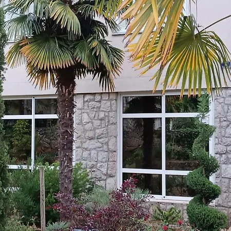 Sun Garden Apartment *